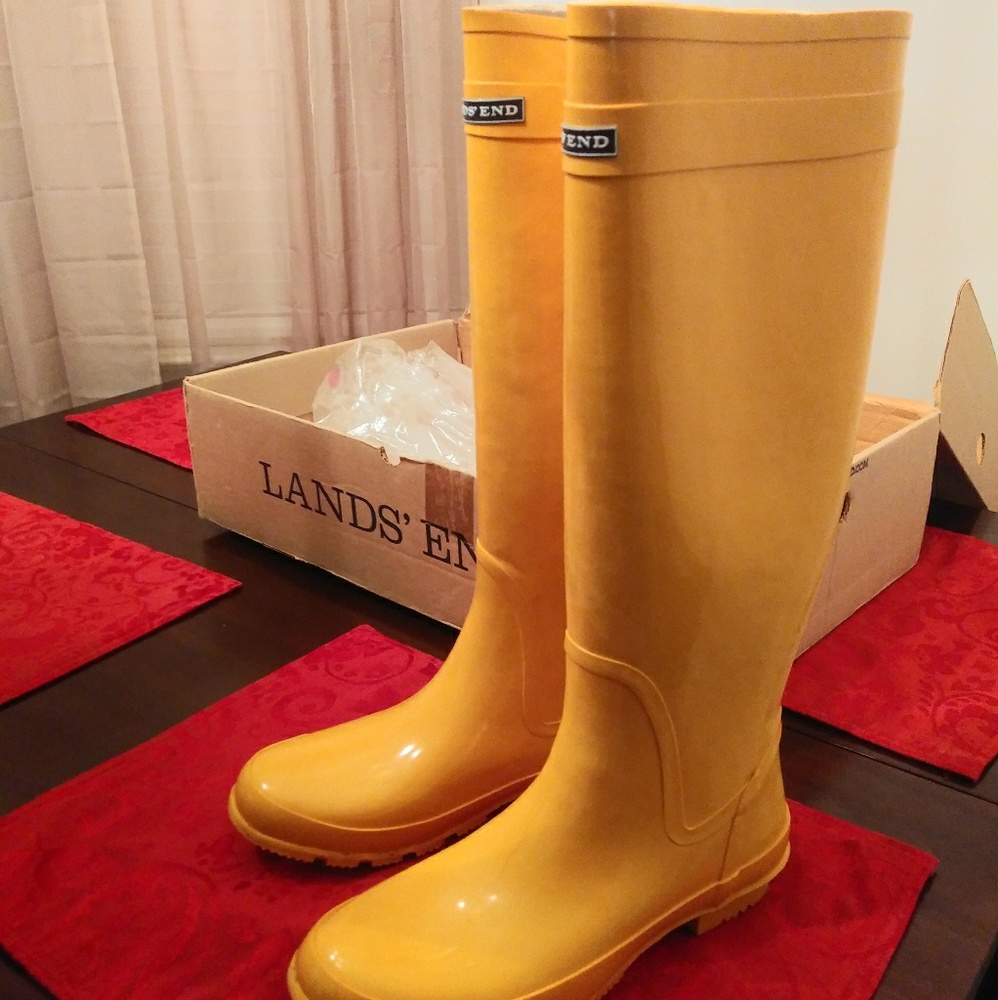 Lands End rain boots size 9